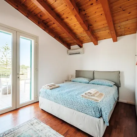 Villa Grand Beachfront Italian