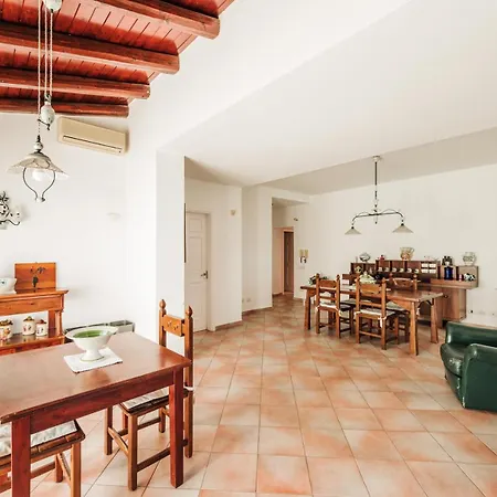 Villa Grand Beachfront Italian